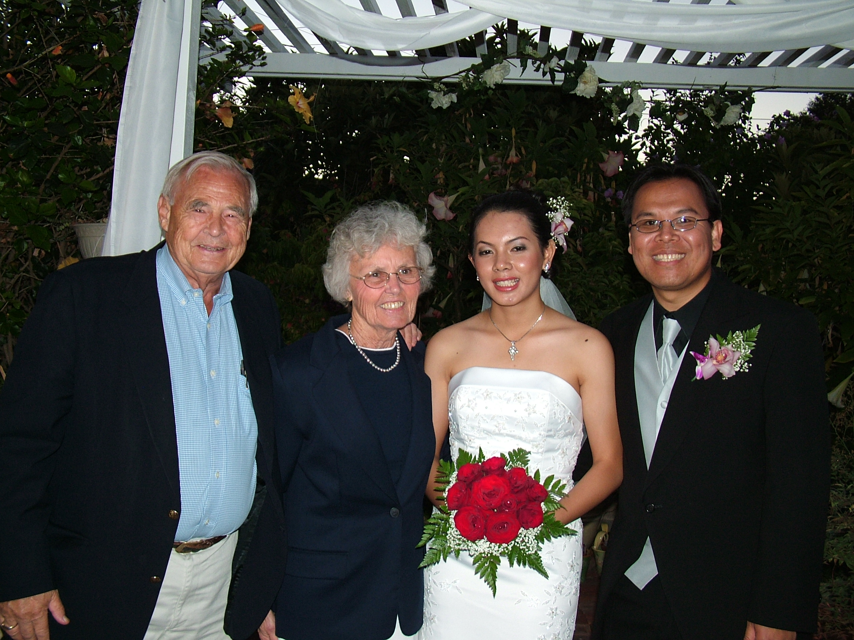 familyphotoboelkins with lundi nita american wedjune05